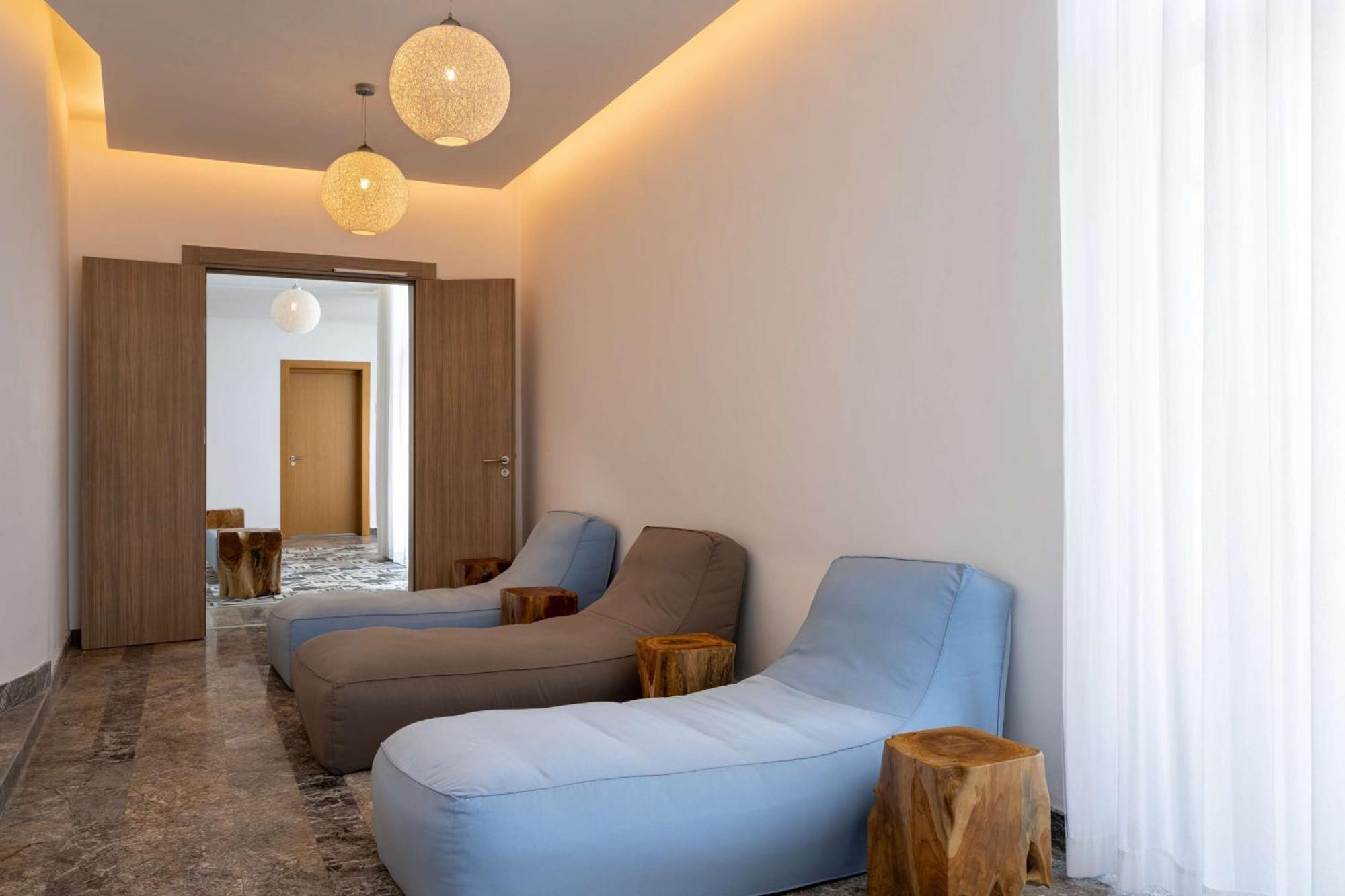Radisson Blu Resort Al Hoceïma Kültér fotó The interior of a suite at the hotel