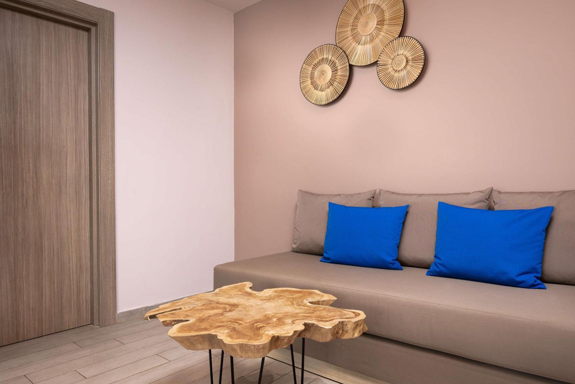 Radisson Blu Resort Al Hoceïma Kültér fotó A teak root table