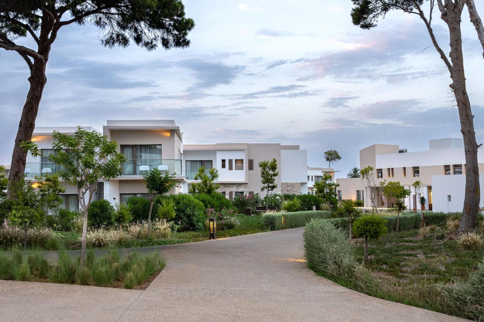 Radisson Blu Resort Al Hoceïma Kültér fotó The resort's villas